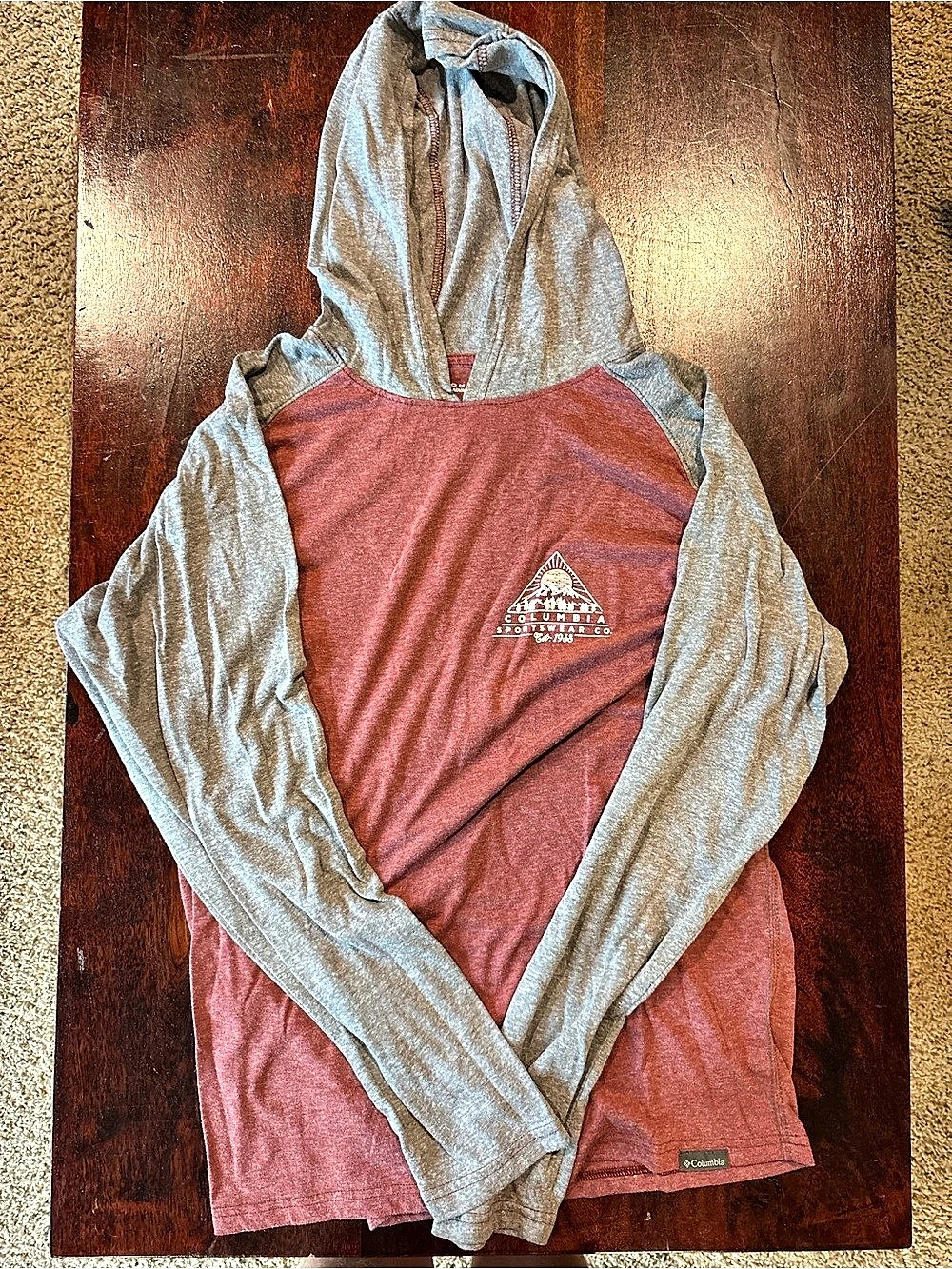 Columbia Omni-Wick Advanced Evaporation Hooded Short Sleeve Shirt in Red & Gray